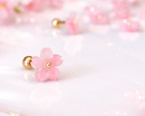春カラー♡桜ピンク♡大ぶりステッチリボンと薔薇ボールの立体ピアス♡ 春支度 桜 サクラ ピンク ボディピアス 14G 16G 18G お花見 春 軟骨
