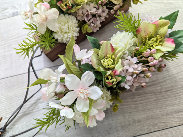 バトンフラワーアレンジメント〜桜✕クリスマスローズ✕マム ギフト 母の日 14枚目の画像