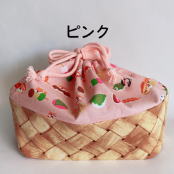 柴犬と和菓子のカゴプリント巾着袋　(ピンク、赤) 1枚目の画像