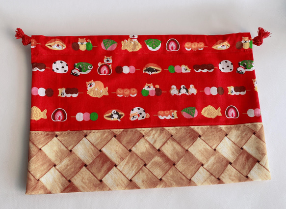 柴犬と和菓子のカゴプリント巾着袋　(ピンク、赤) 7枚目の画像