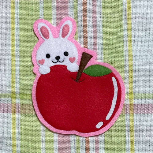 うさぎさんとリンゴ　フェルト名札　ワッペン うさきちゃんとリンゴのフェルト名札・ワッペン その他入園