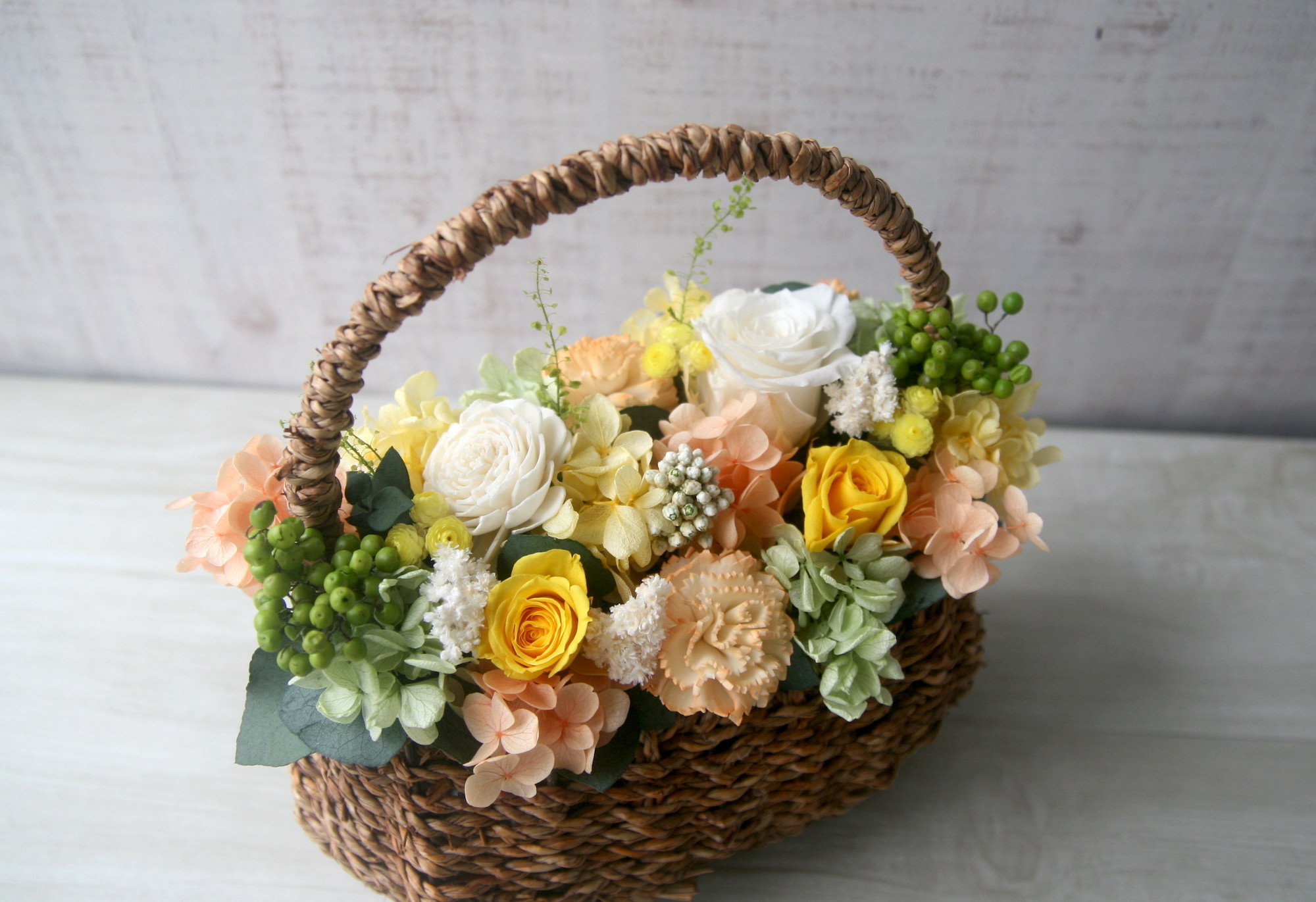 退職祝い　送別ギフトに フラワーバスケット orange carnation -yellow-