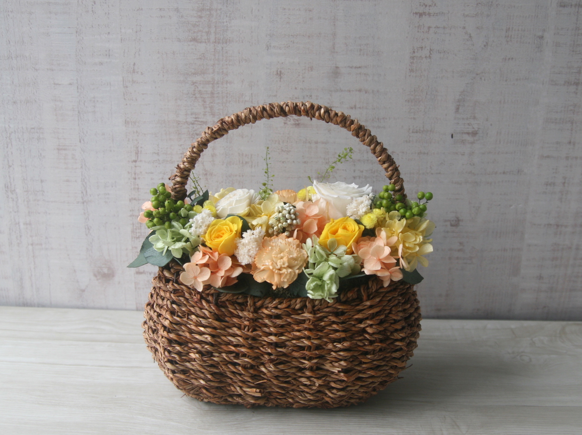 退職祝い　送別ギフトに フラワーバスケット orange carnation -yellow-