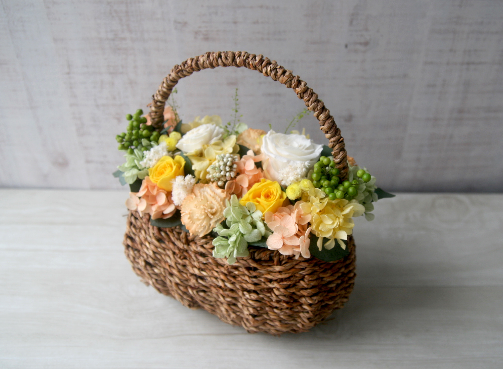 退職祝い　送別ギフトに フラワーバスケット orange carnation -yellow-