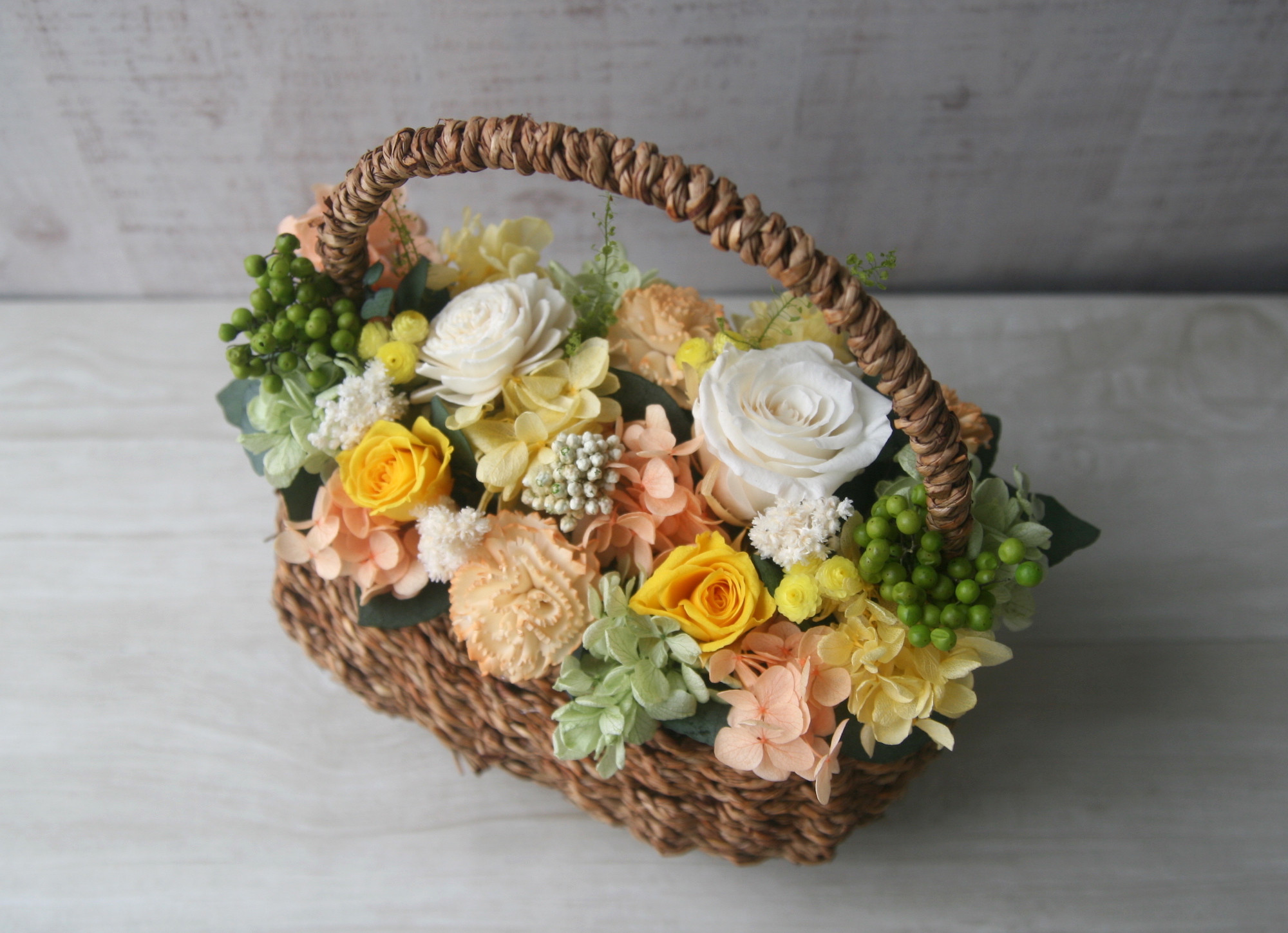 退職祝い　送別ギフトに フラワーバスケット orange carnation -yellow-