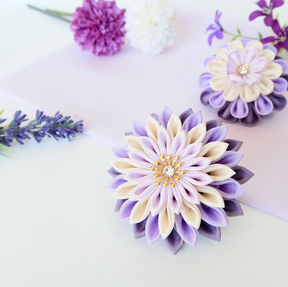 つまみ細工〈八重剣菊のブローチ-薄紫色〉コサージュ,髪飾り 2枚目の画像
