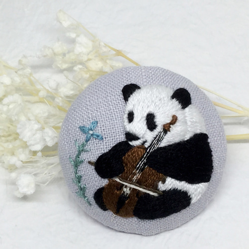 リニューアル】パンダはチェロを弾く♫くるみボタン刺繍ブローチ☆動物