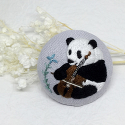 うさぎとヴァイオリン♫くるみボタン刺繍ブローチ☆動物楽器シリーズ
