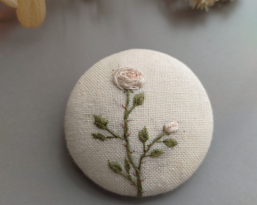 アンティーク【オールドローズ】手刺繍ブローチ 38mm ブローチ