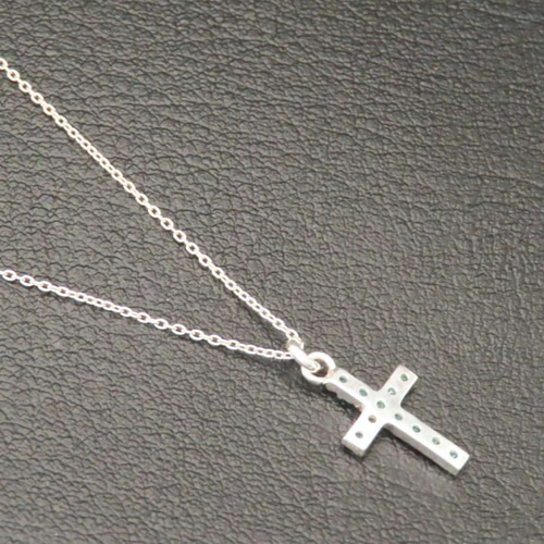 クロス　十字架　シルバー925 スタイリングシルバー　キュービックジルコニア クロスネックレス シルバー925 ライトブルー 水色 キュービック