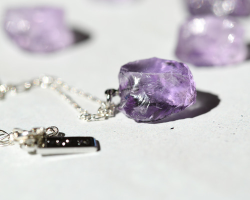 【美品】アメシスト　原石　ネックレス　750WG f8dc23947bb1726af3327c425dc321