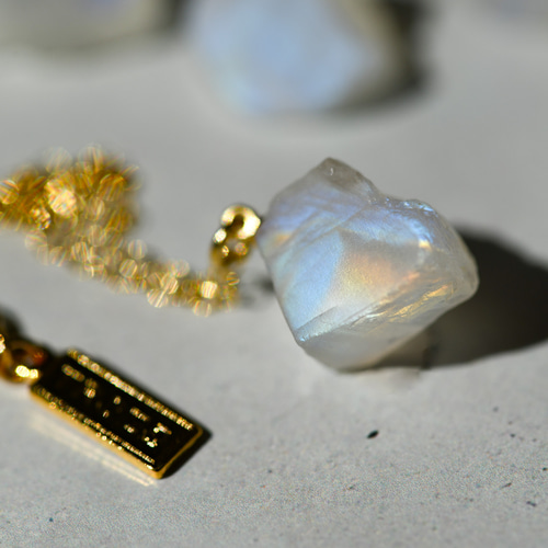 ムーンストーン鉱物原石 ネックレス 【石おまかせ/金具選択可 ムーンストーン鉱物原石 ネックレス 【石おまかせ/金具選択可