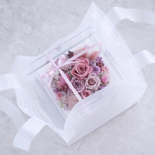 ギフトにもおすすめ】お洒落なくすみピンクのフレームアレンジ