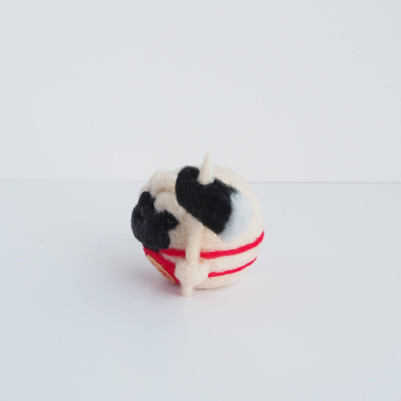 【受注製作-端午の節句-まゆパグ金太郎(フォーン・黒) 五月人形お飾りセット　羊毛フェルト 4枚目の画像