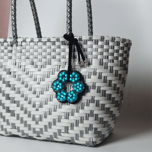 パール と ビーズ の おしゃれ で 大人可愛い バッグチャーム バッグ