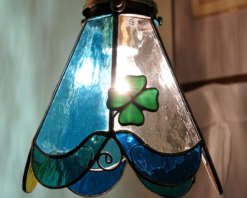 ステンドグラスランプ　モデルは相思鳥？ 8077a6dadc8b712fc4cdd60884b192