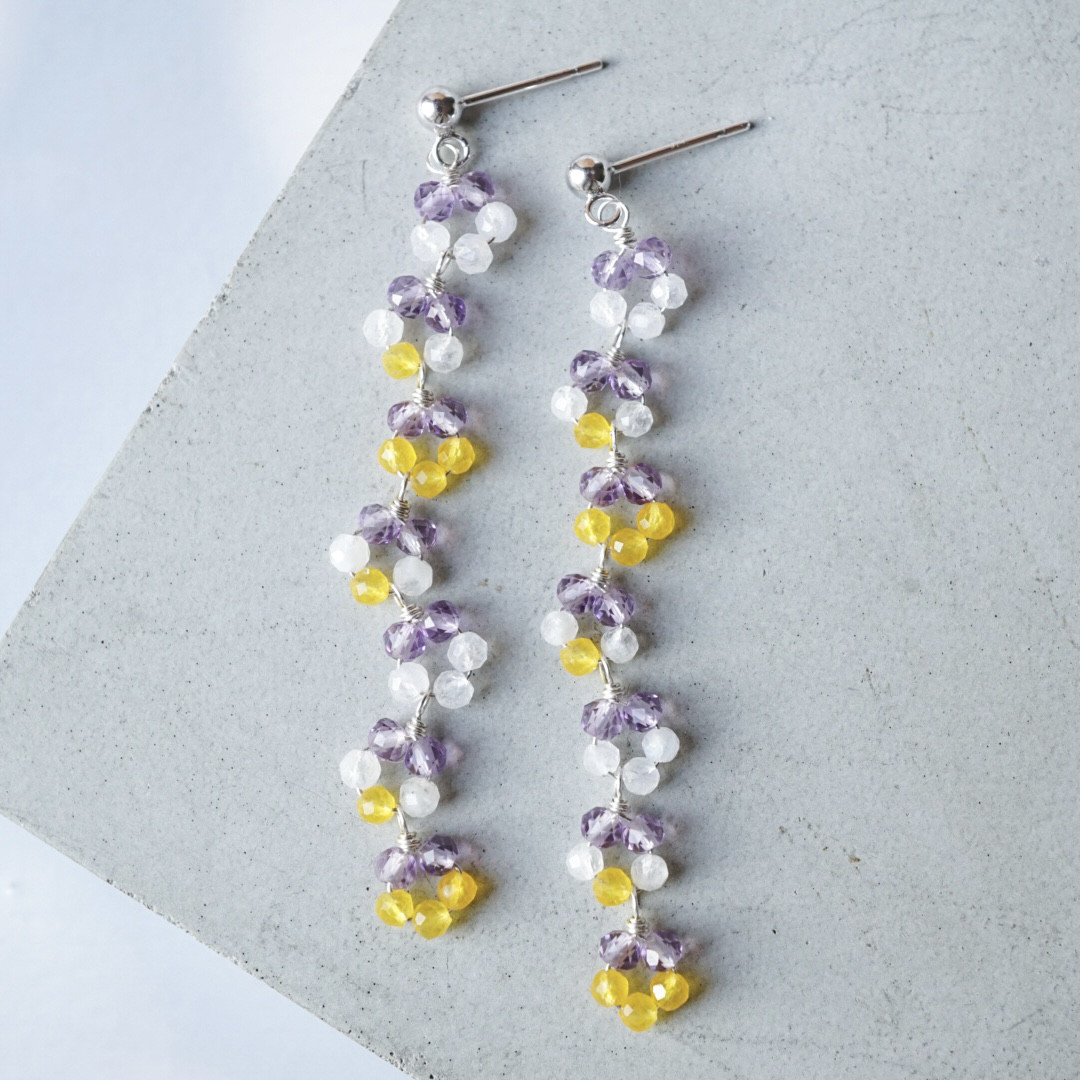 「ビオラの花冠」アメジスト ムーンストーン 天然石 誕生石 春 母の日 パンジー ピアス イヤリング 金属アレルギー対応