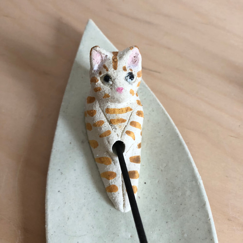 陶器の釣りする茶とらのお香立て 蠟燭・燭台 シャシャミミ 的作品