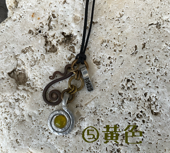 沖縄の伝統素材の琉球硝子と、彫金手法で作ったチャームを合わせたネックレス！【送料無料】※フリーサイズ※名入れ無料 7枚目の画像