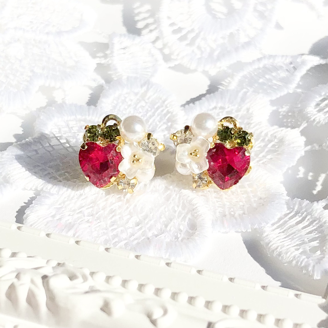 ビジューピアス/イヤリング | iichi 日々の暮らしを心地よくする