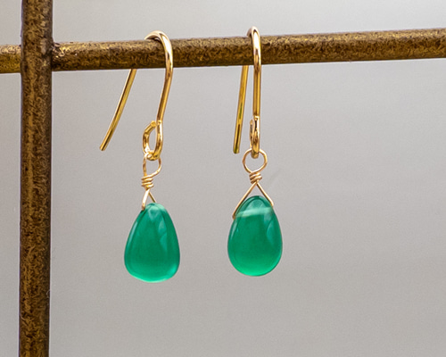 【重ねて愉しむ】グリーンオパールとモスアクア☆天然石チピアス 重ねて愉しむ】グリーンオパールとモスアクア☆天然石チピアス