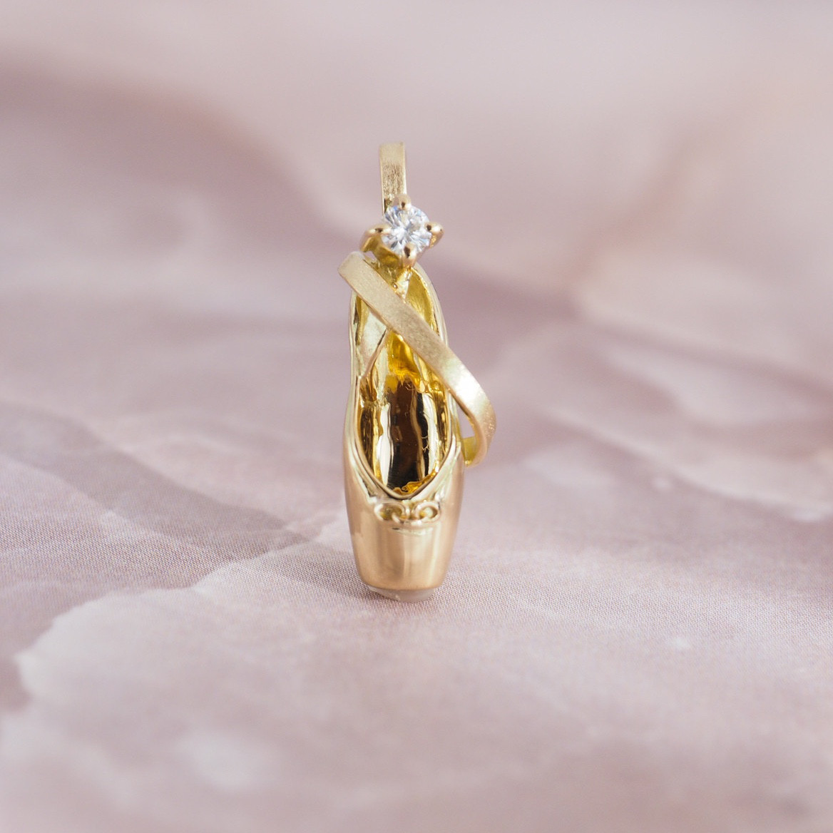 18金 バレエ  トウシューズ ペンダント「シンデレラ」K18