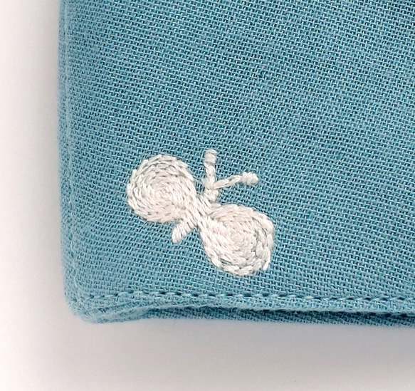 《ちょうちょ刺繍 スモーキーブルー》６層ダブルガーゼ立体マスク　選べるサイズ(大人М/大人Ｌ) 7枚目の画像