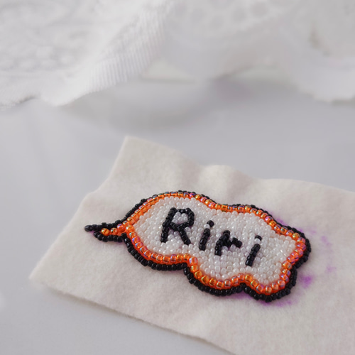 セミオーダー】小花刺繍の名前ぱっちんピン | AMYu cerise