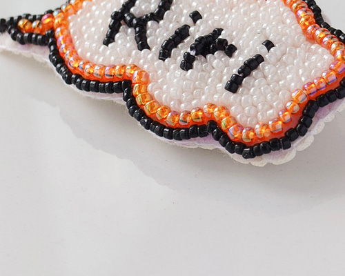 受注生産】ビーズ刺繍のお名前ブローチ｜名札 入園入学アイテム
