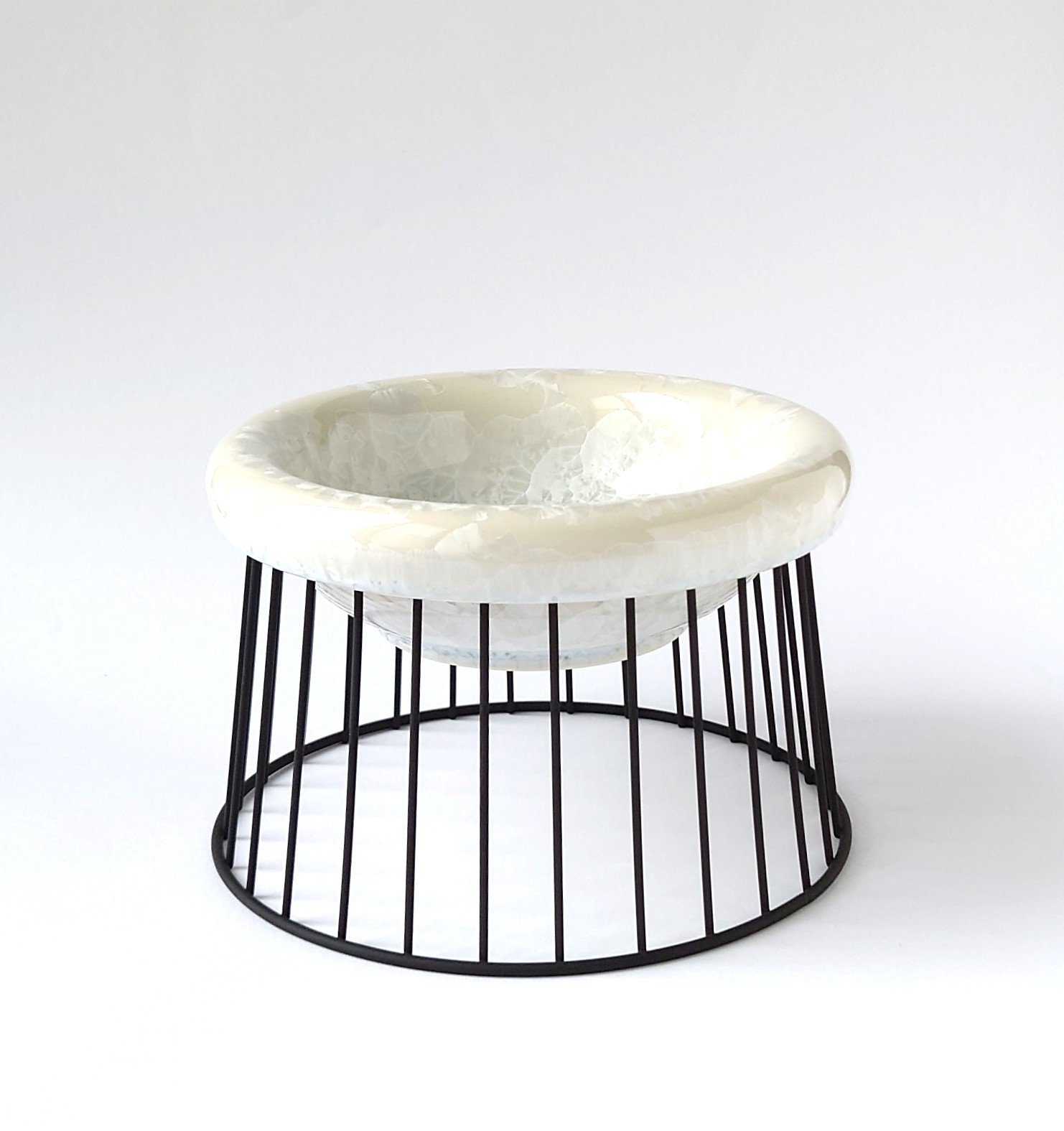 大切なワンちゃんにいい器で食べてもらいたい　花結晶（白）Paws Bowl2(S)