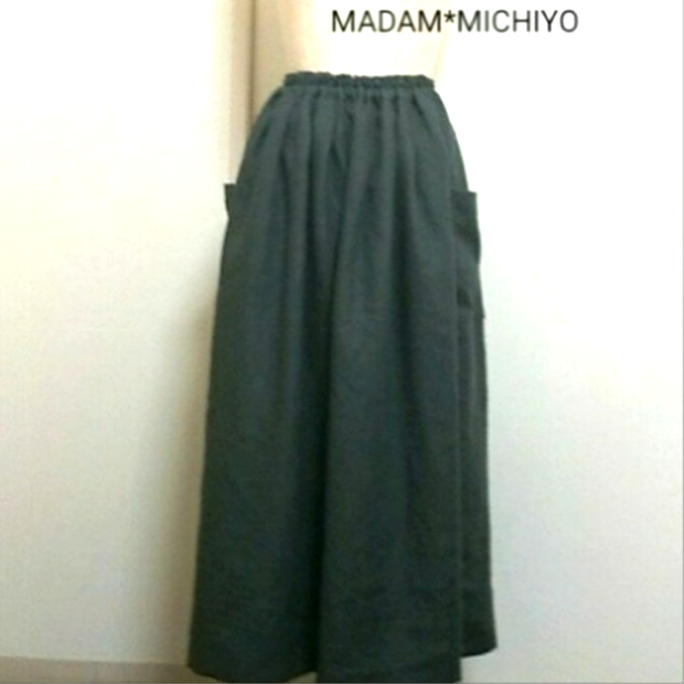 リネンのタックスカート   アウトポケット付き ロング丈