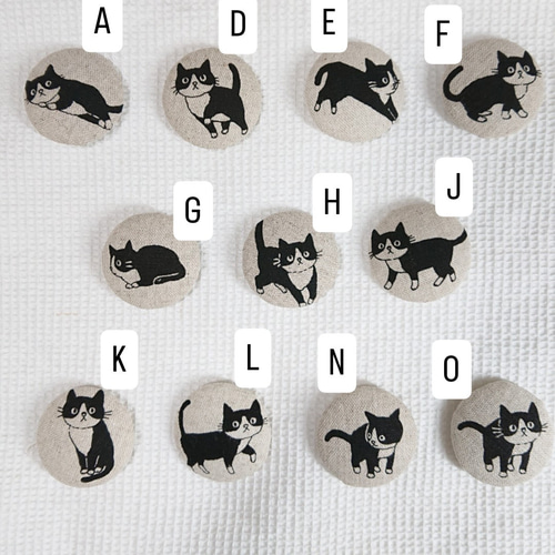 コロンとかわいい小さな小物入れ☆色んなポーズのハチワレねこ