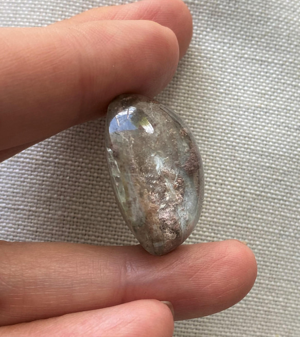 ☆絶壁と桃色の野草☆ガーデンクォーツ-04 天然石 ルース Garden Quartz 18枚目の画像