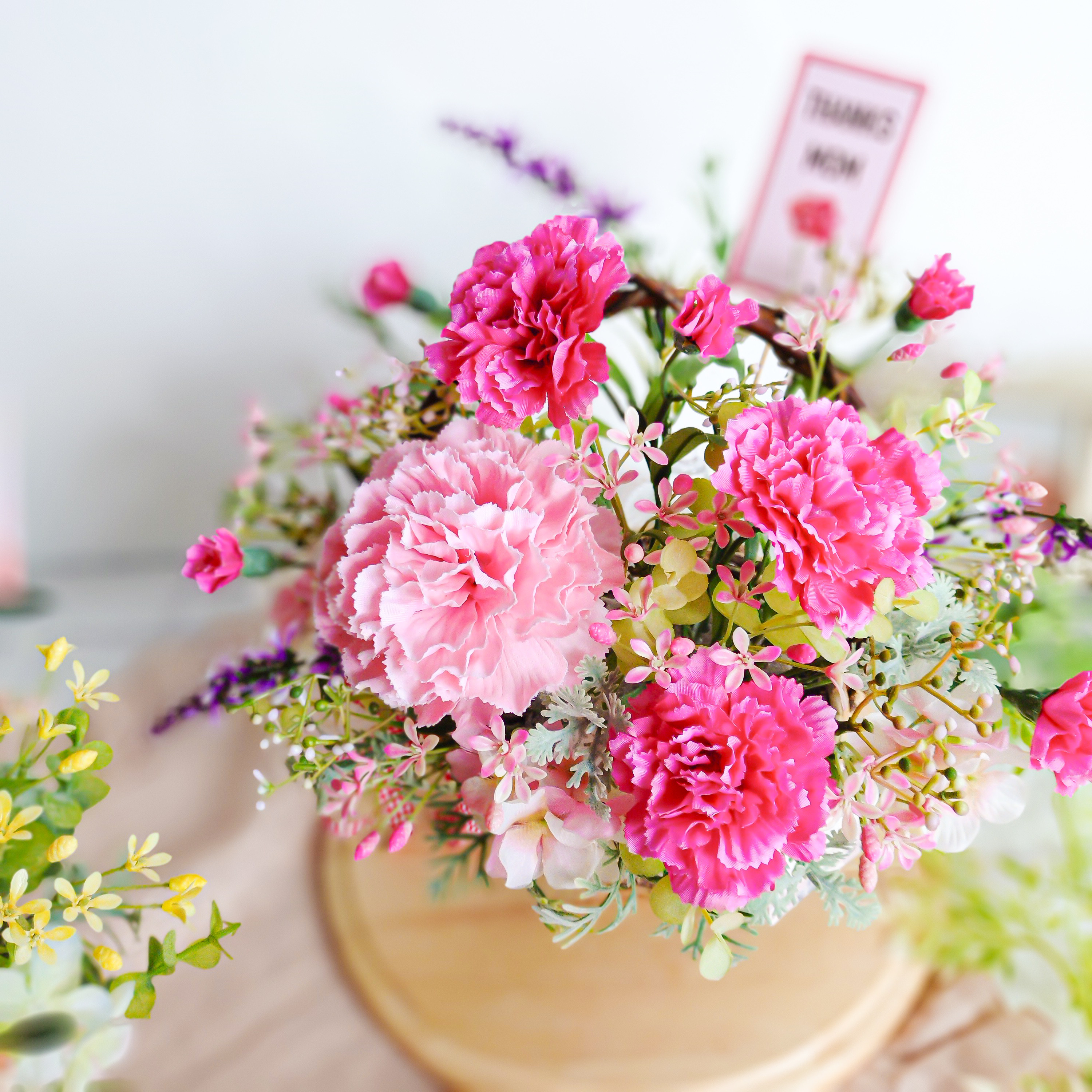 【お買い得】美しくて鮮やかなカーネーションのバスケットアレンジ♡明るさと華やかさ♡Creemaで母の日