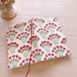【文庫本用】FUWARI・染布シリーズ 赤いお花柄のブックカバー 1枚目の画像