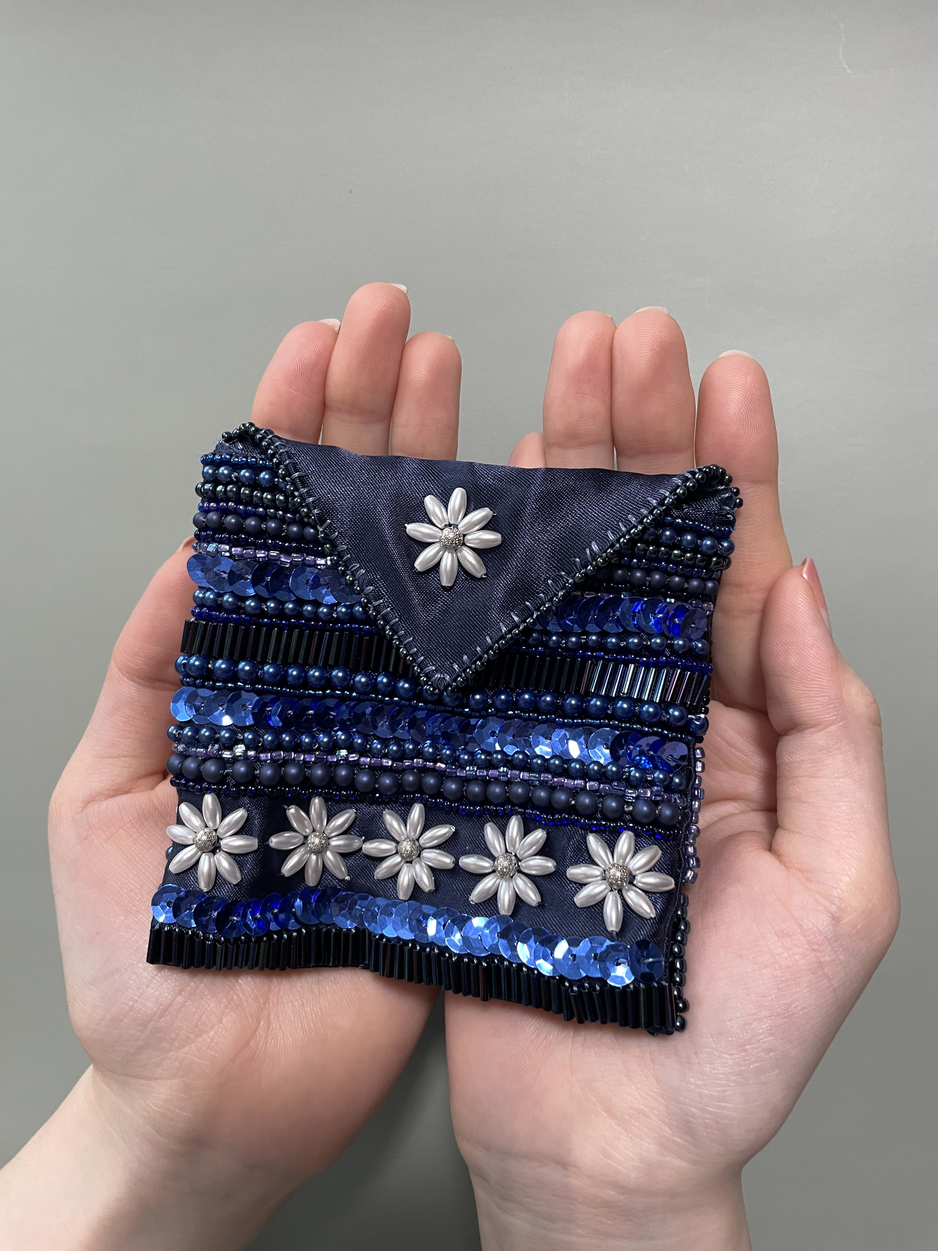 ビーズ刺繍ミニポーチ＊マーガレットネイビー