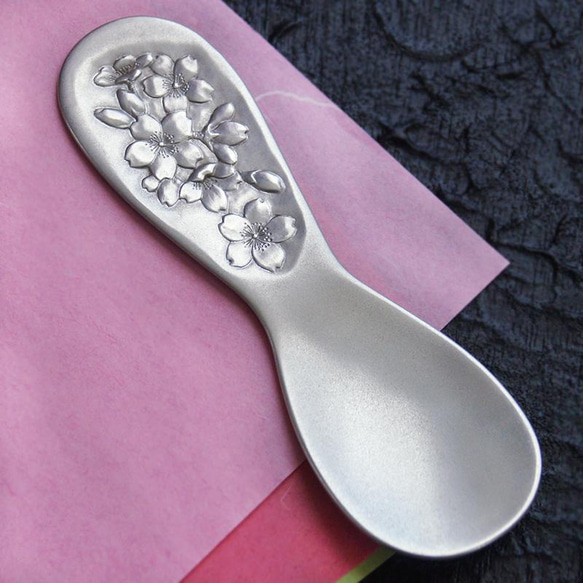 シルバースプーン　２本　手彫り仕上げ 桜咲くアイスクリームスプーン シルバースプーン カトラリー 麓眩