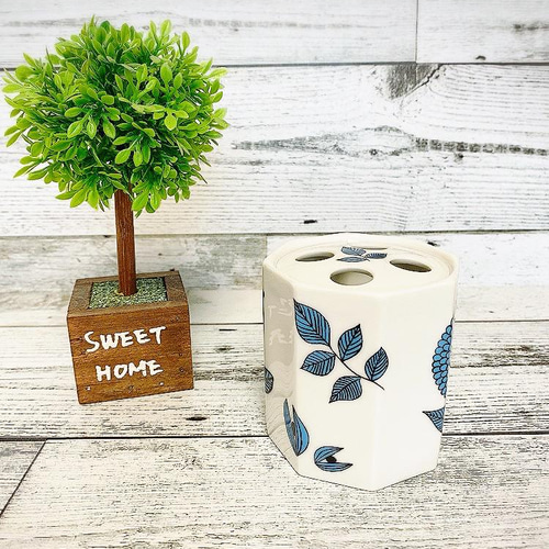 マリンブルー✨北欧柄✨歯ブラシスタンド(4本立て) その他素材