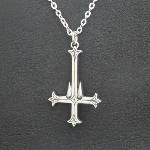 ペンダント 〜クロロの逆十字タイプ〜 未開封】HUNTER×HUNTER クロロの逆十字タイプ ペンダント 【公式通販】