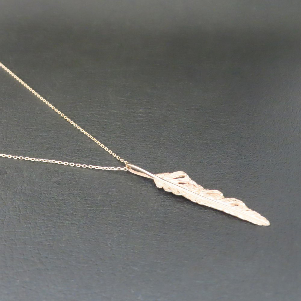 風切羽フェザーネックレス K10YG 【刻印無料】 風切羽 フェザー 羽 羽根 ネックレス ペンダント k10 金