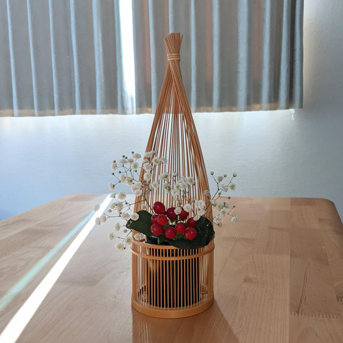 再度お値下げ】花籠 竹細工 一輪ざし 壁掛けタイプ 鳥居一峯作 再度お値下げ】花籠 竹細工 一輪ざし 壁掛けタイプ 鳥居一峯作
