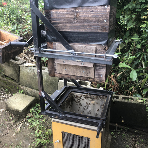 日本蜜蜂 重箱用巣箱台 コンクリート桝 ハウス・小屋 まめしば 日本蜜蜂 重箱用巣箱台 コンクリート桝 ハウス・小屋 まめしば