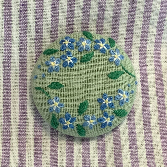 刺繍ブローチ/ヘアゴム　勿忘草のリース（グリーン） 1枚目の画像