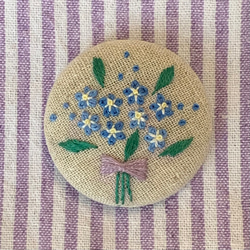 刺繍ブローチ/ヘアゴム　勿忘草のブーケ 1枚目の画像