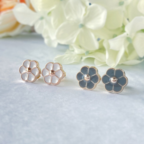 ホワイト×ゴールドの花のピアス・イヤリング ワンコイン 白 フラワー