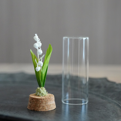 完成品】プリザーブドフラワーの「すずらん」ガラスドームSS