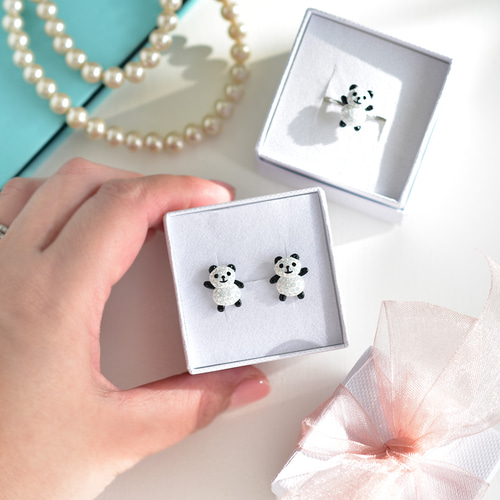 煌めくパンダちゃん】ピアス／イヤリング（PRECIOSA使用） ピアス