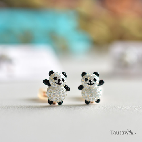 手を振るパンダちゃん ピアス・イヤリング ピアス（スタッド・一