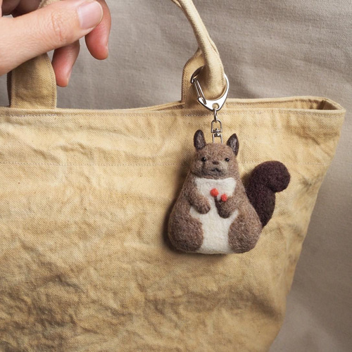 エゾリスのキーホルダー 羊毛フェルト mofuri工房 通販 11584199