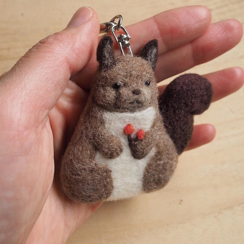 エゾリスのキーホルダー 羊毛フェルト mofuri工房 通販 11584199